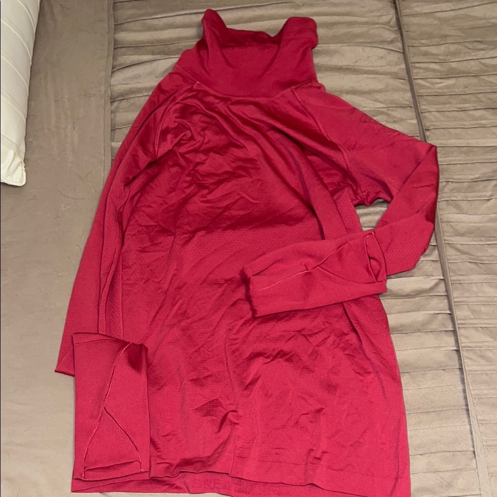 Lululemon Swiftly Speed Turtleneck